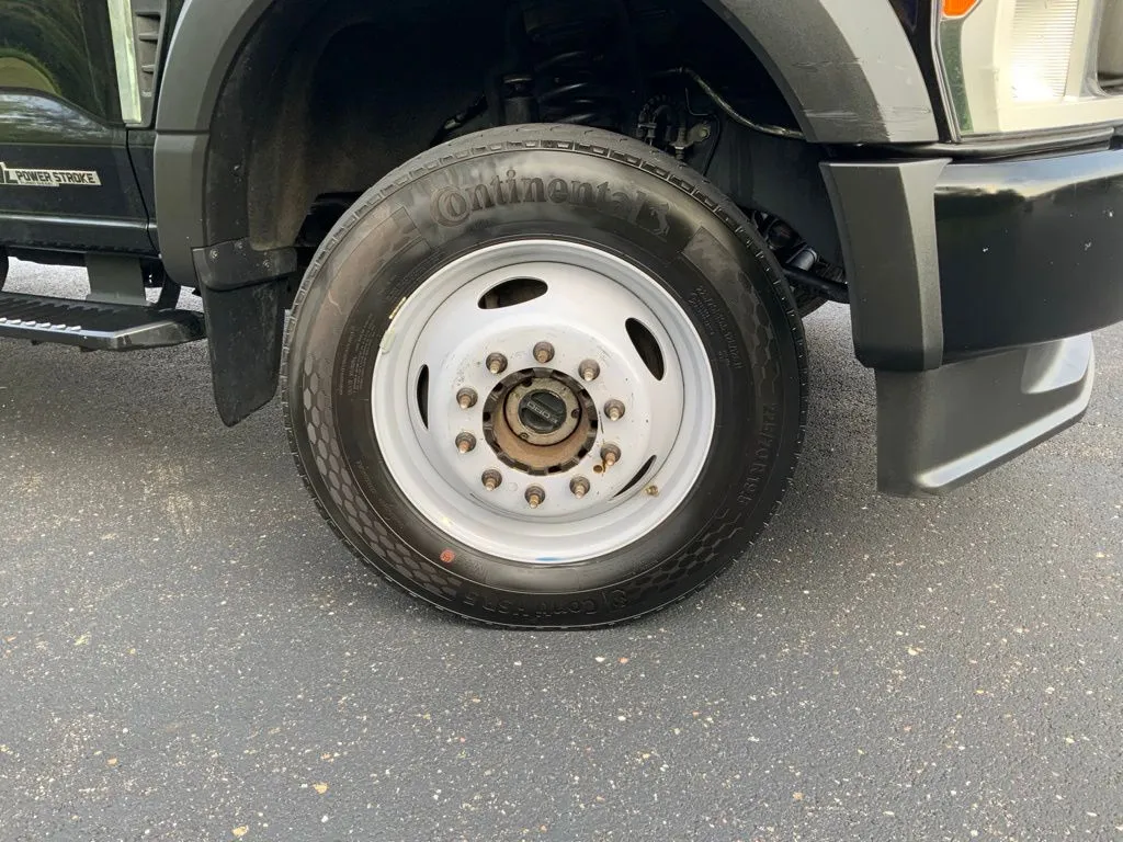 Ford F-550SD photo 26