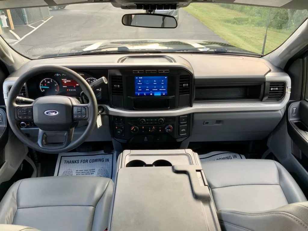 Ford F-550SD photo 14