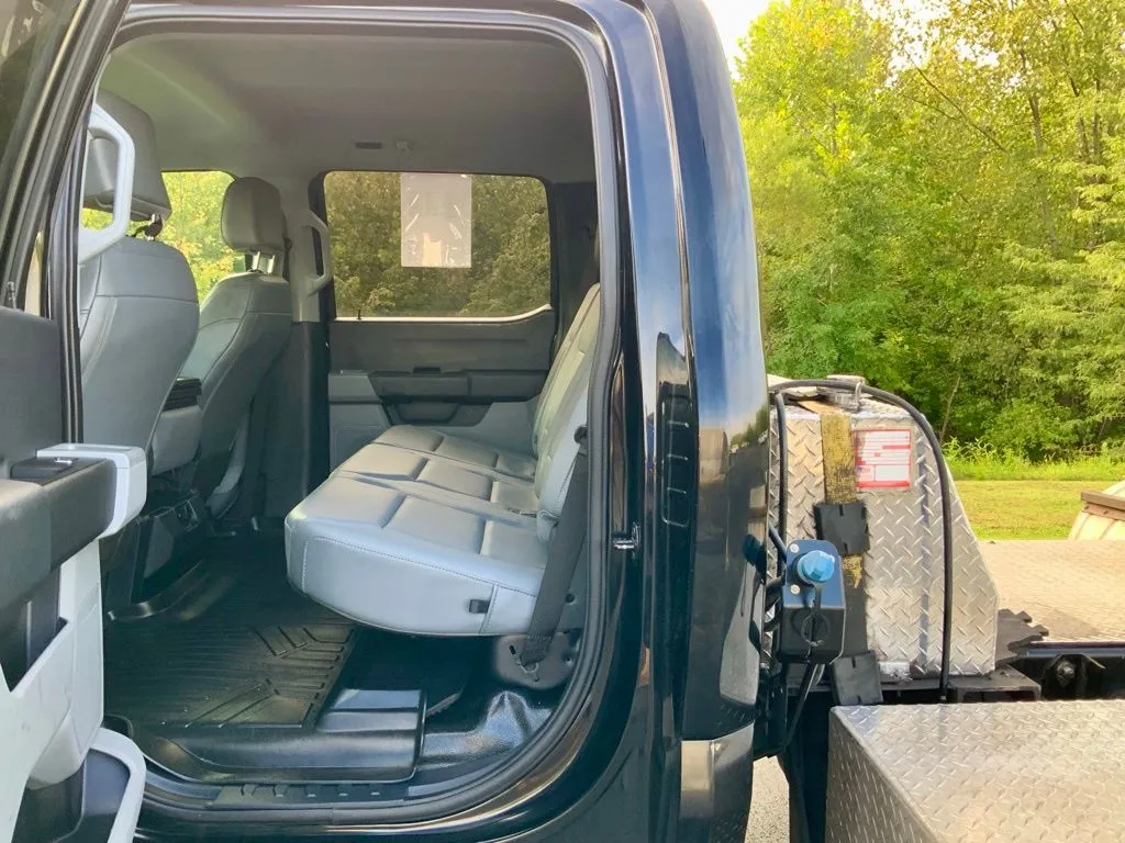 Ford F-550SD photo 23