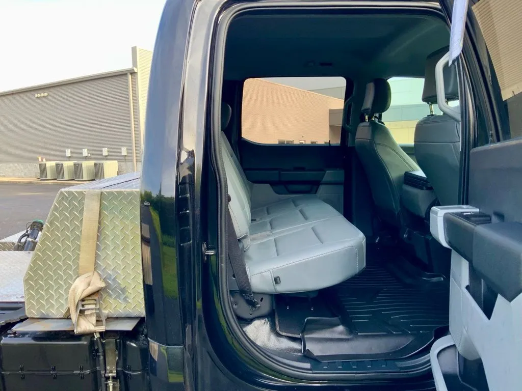 Ford F-550SD photo 24