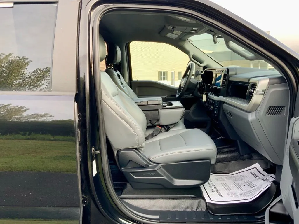 Ford F-550SD photo 25
