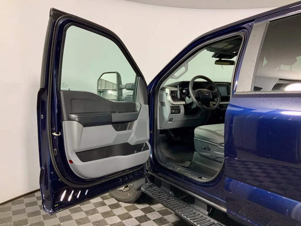 Ford F-250SD photo 16