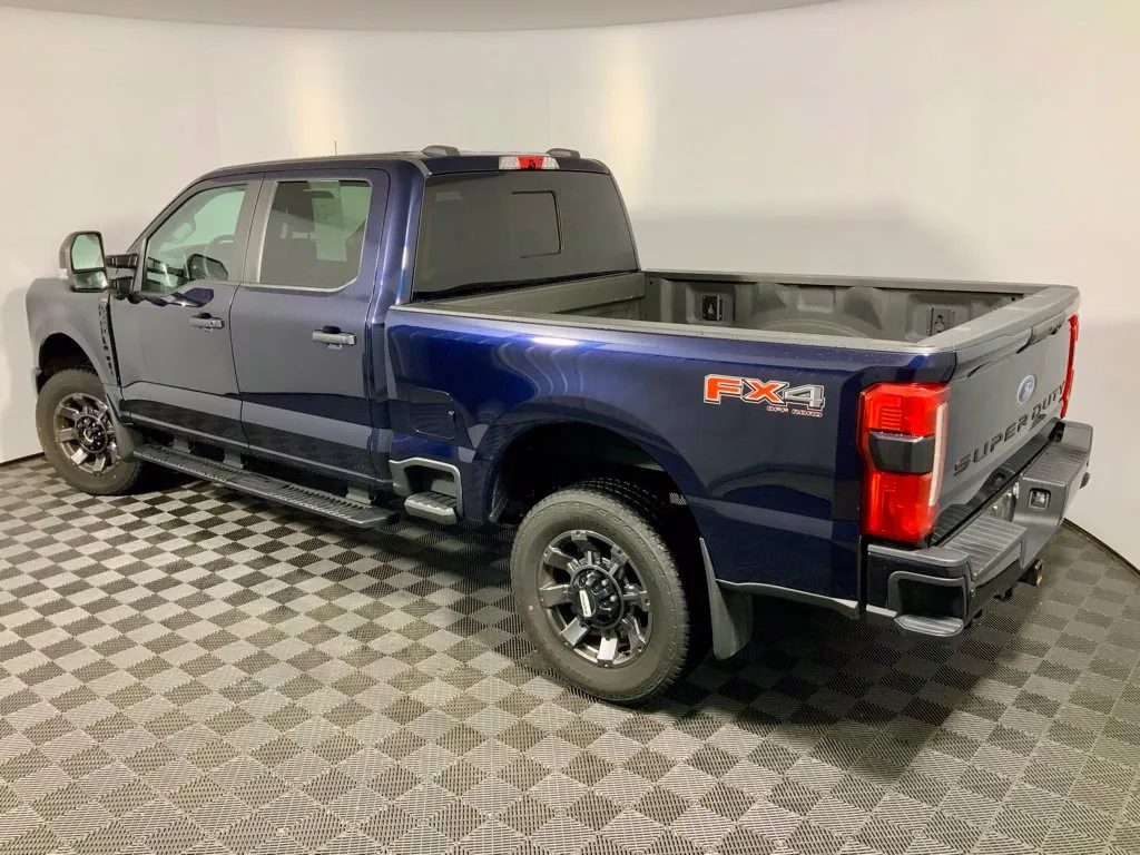 Ford F-250SD photo 11