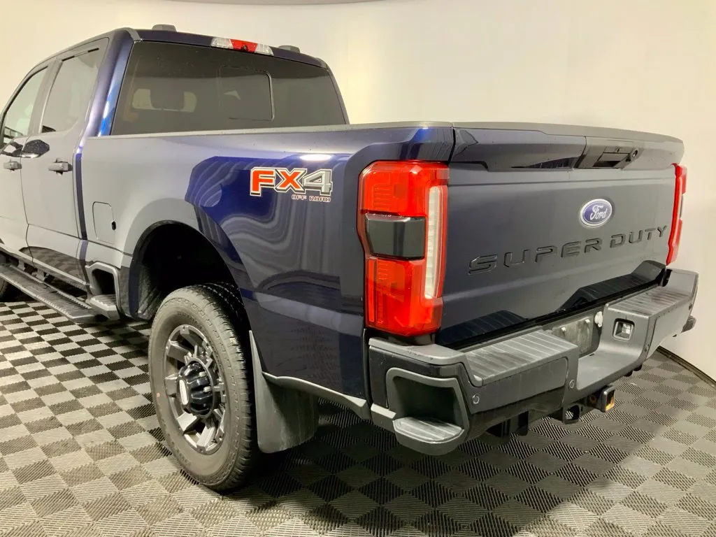 Ford F-250SD photo 12