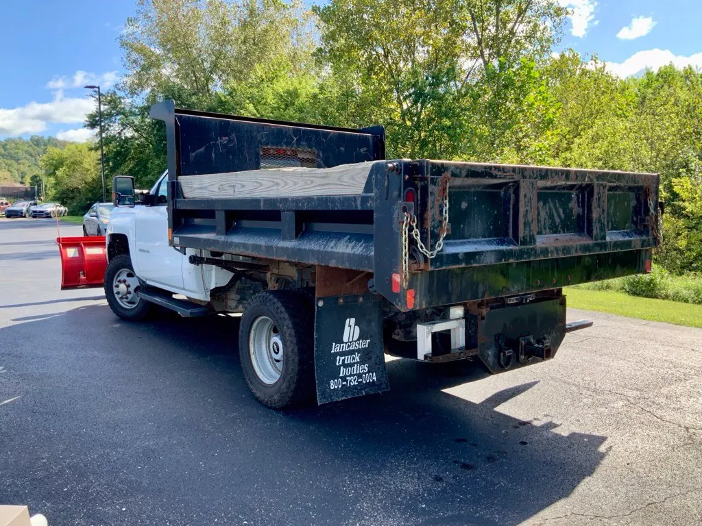 Chevrolet 3500HD photo 19