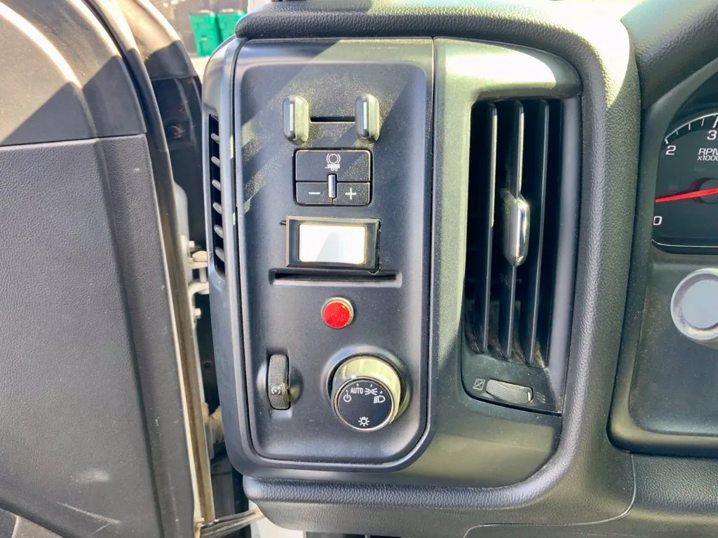 Chevrolet 3500HD photo 15
