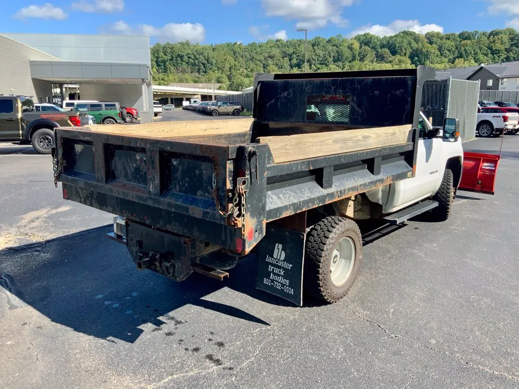 Chevrolet 3500HD photo 11