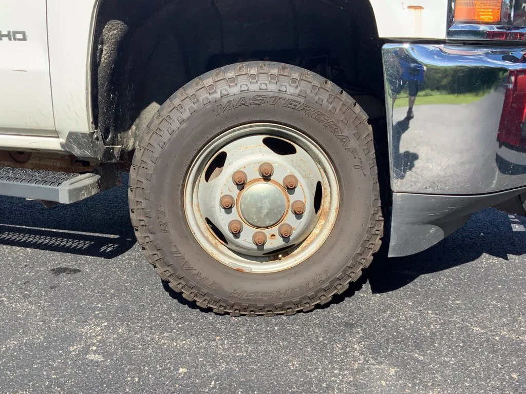 Chevrolet 3500HD photo 21