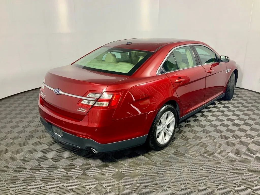 Ford Taurus photo 17