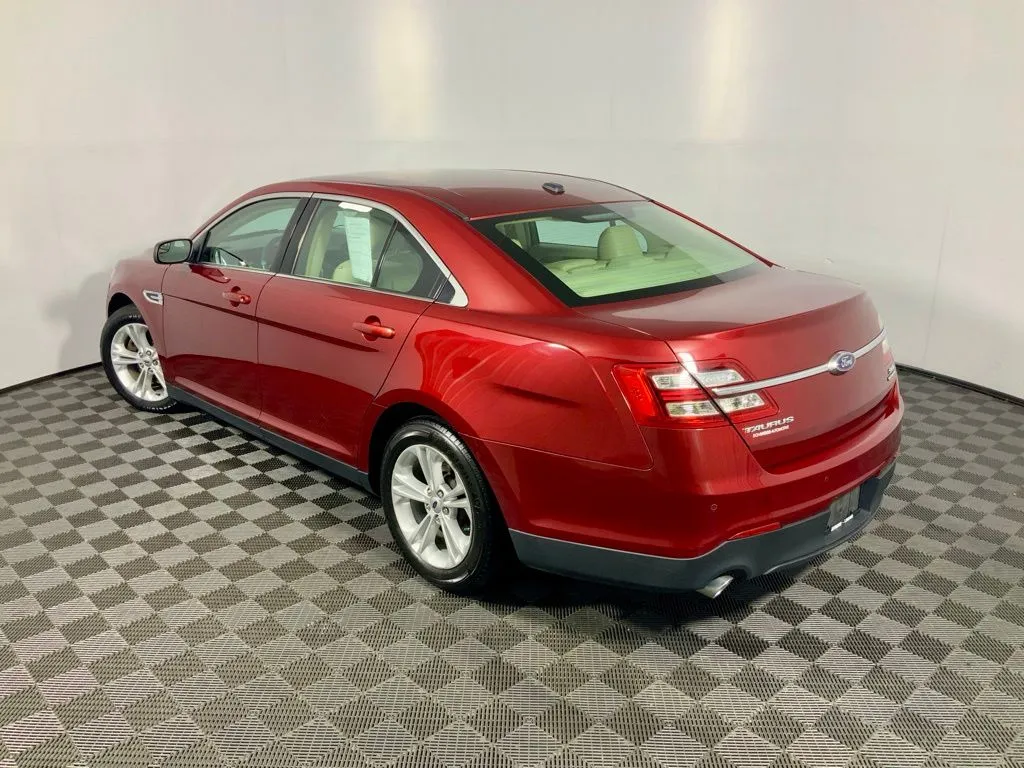 Ford Taurus photo 12