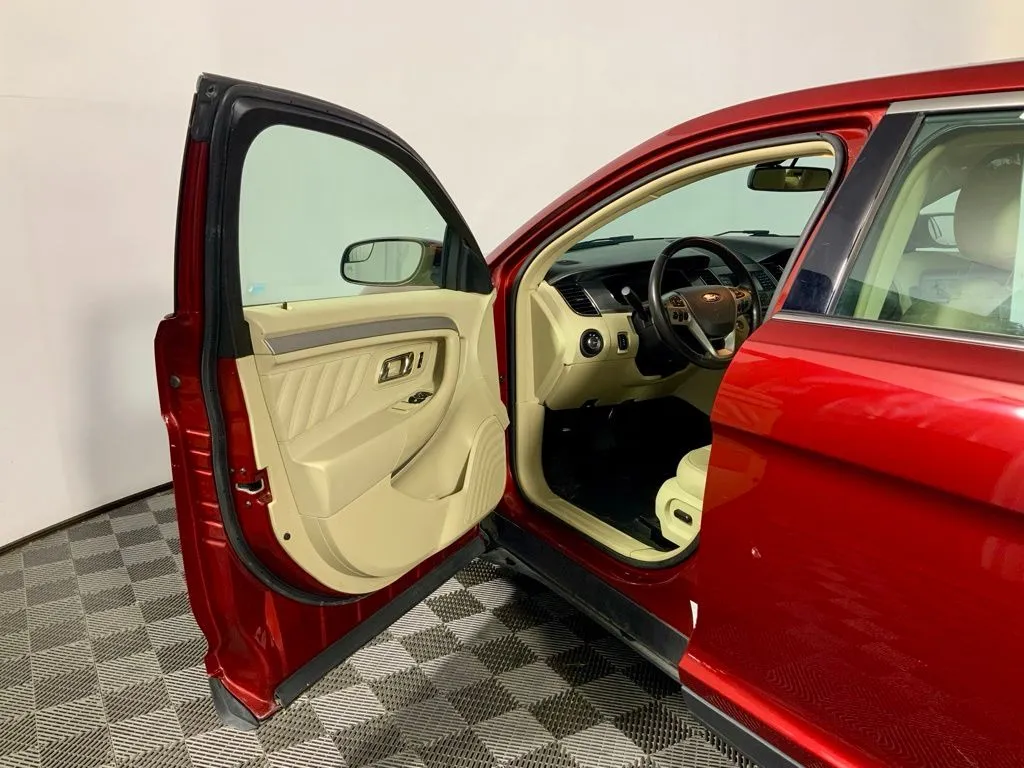 Ford Taurus photo 18