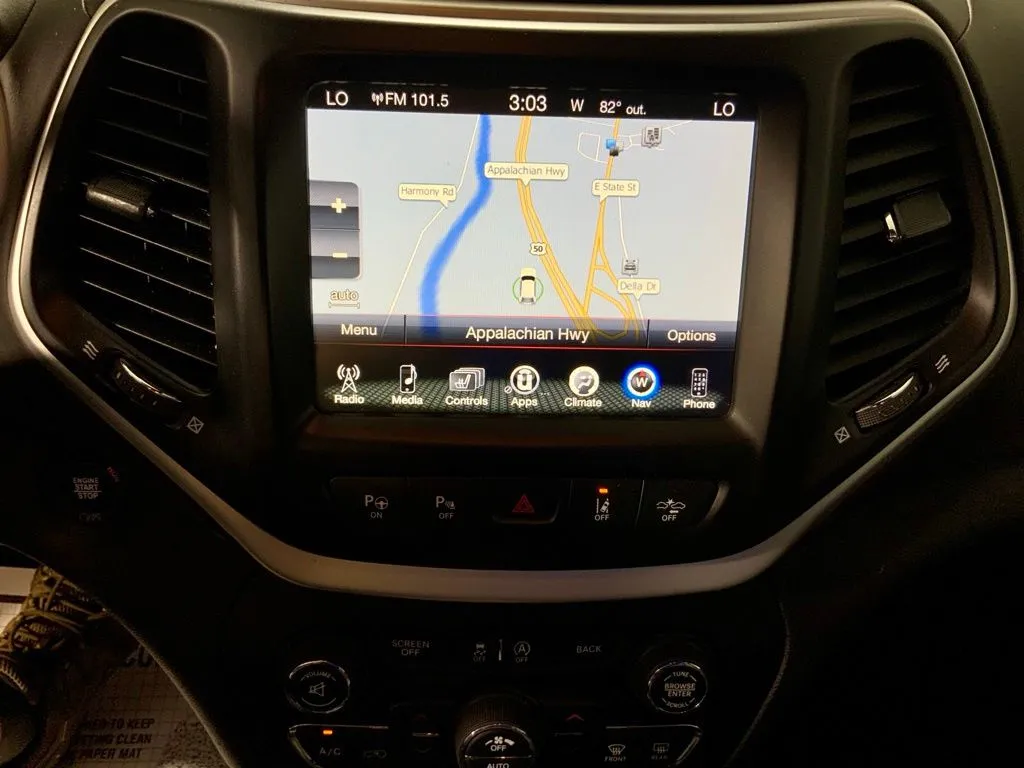 Jeep Cherokee photo 2