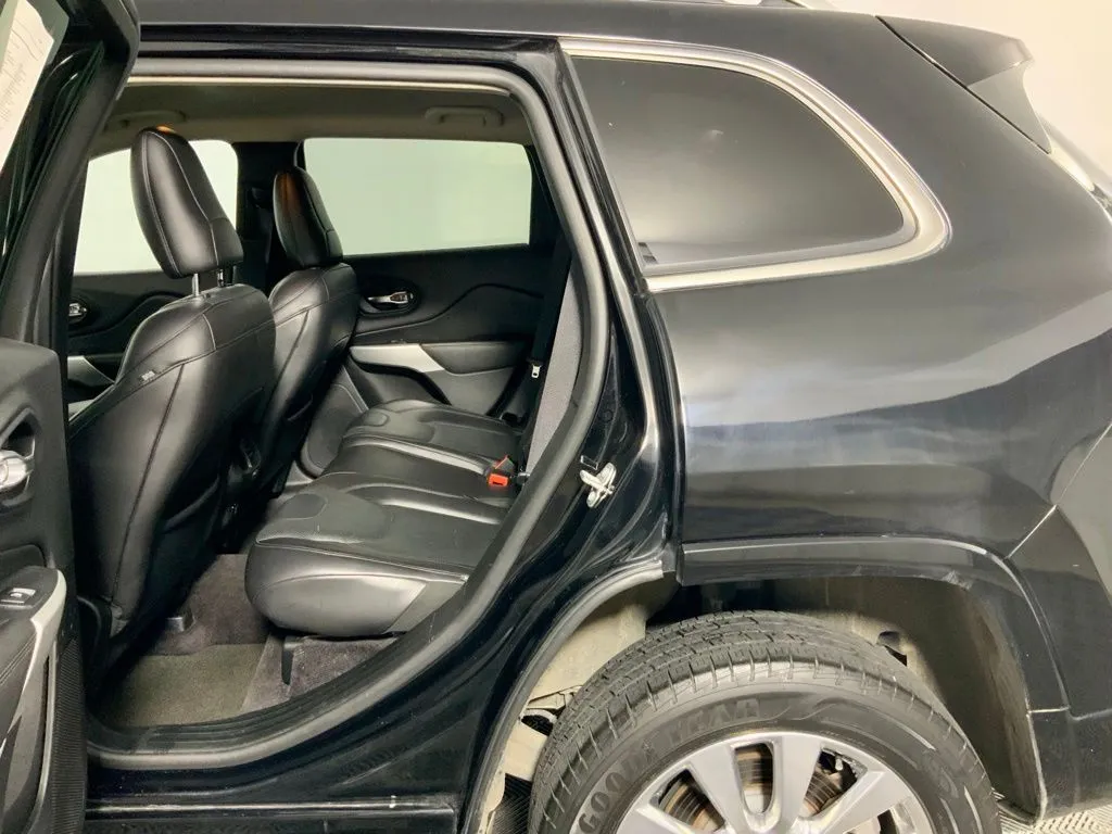 Jeep Cherokee photo 28