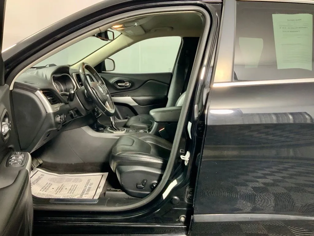 Jeep Cherokee photo 18