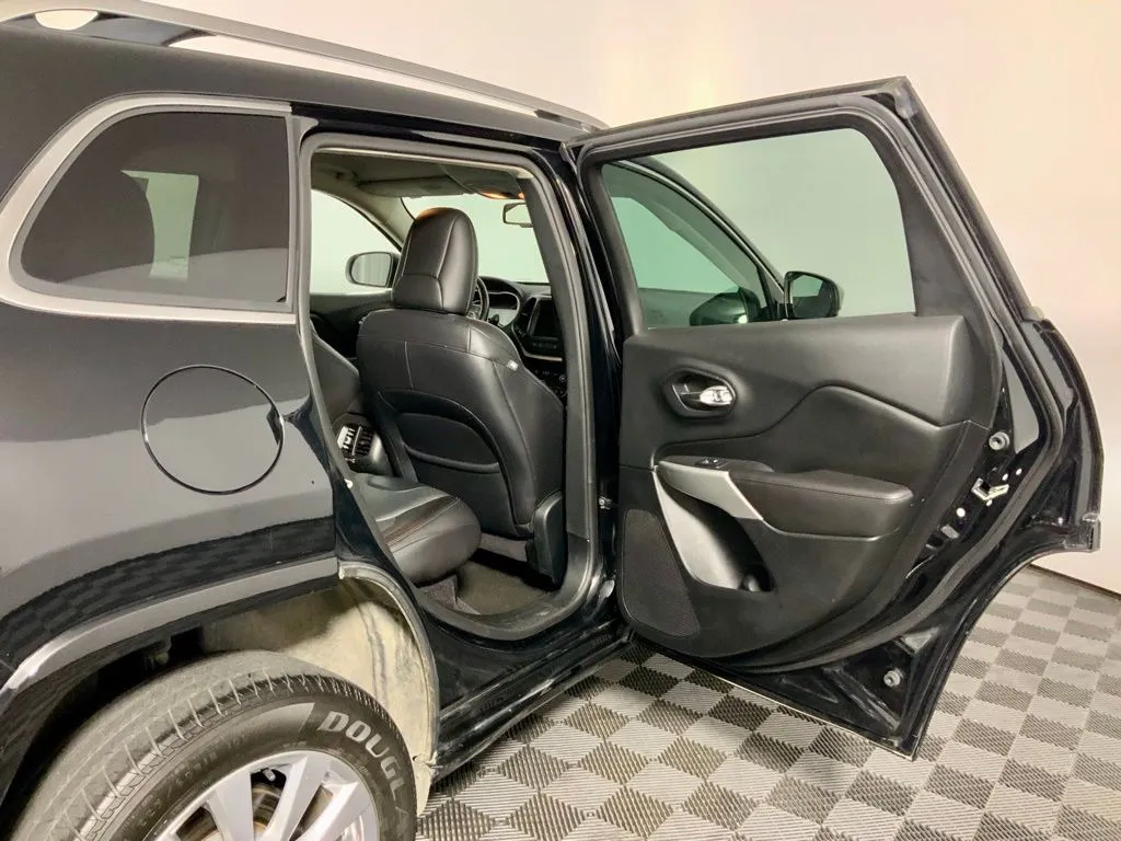 Jeep Cherokee photo 30