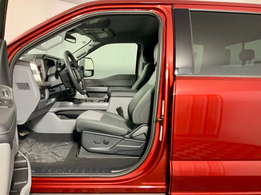 Ford F-250SD photo 19