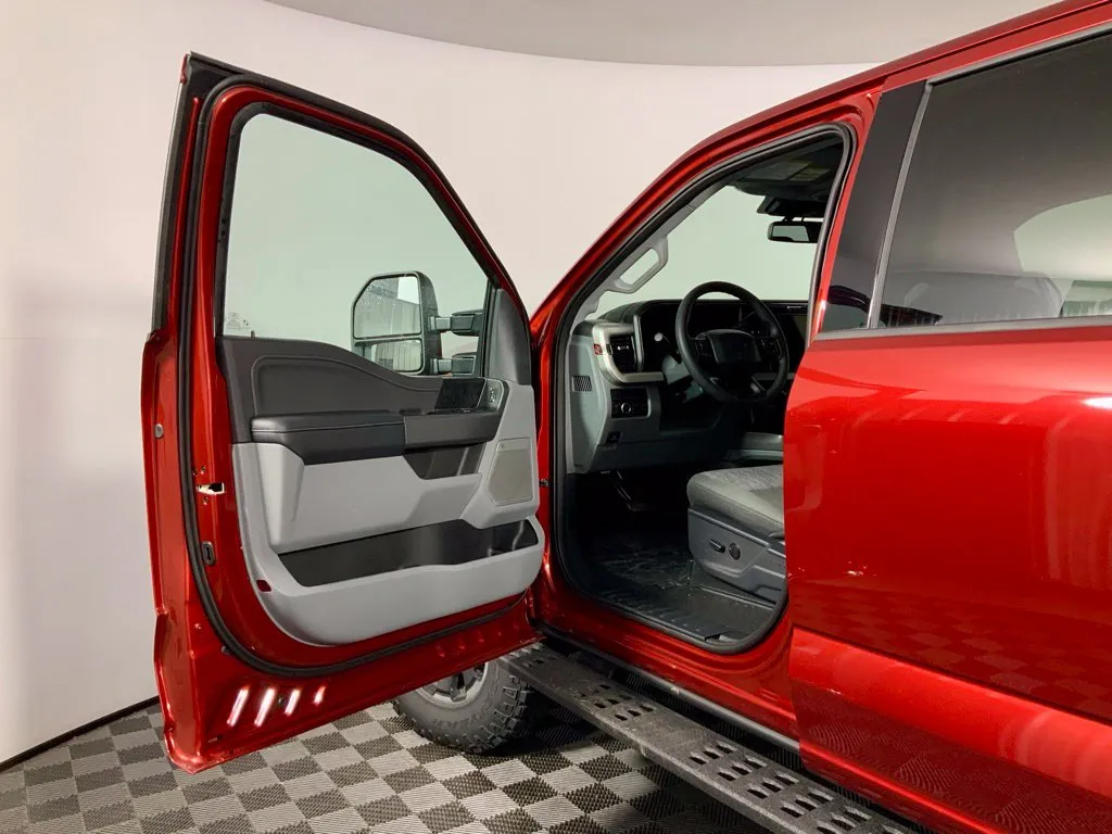 Ford F-250SD photo 18