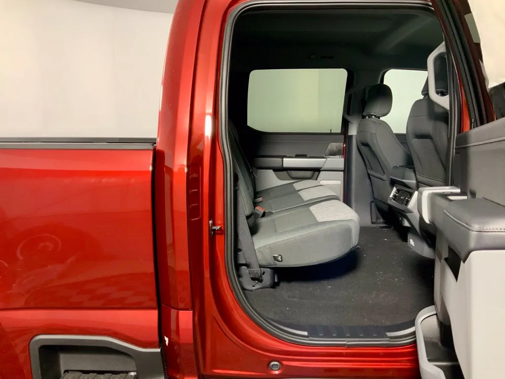 Ford F-250SD photo 32