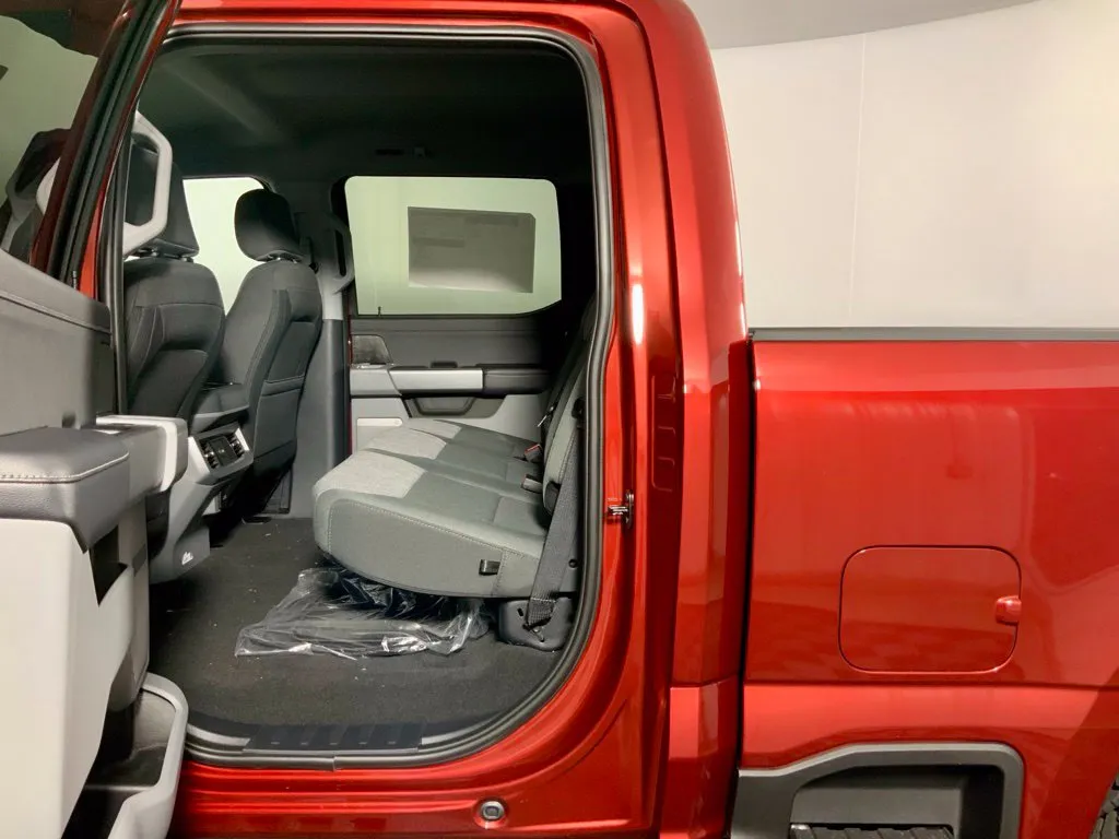 Ford F-250SD photo 30