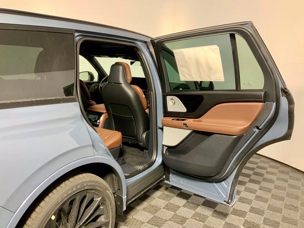 Lincoln Aviator photo 33