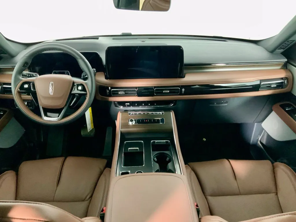 Lincoln Aviator photo 22