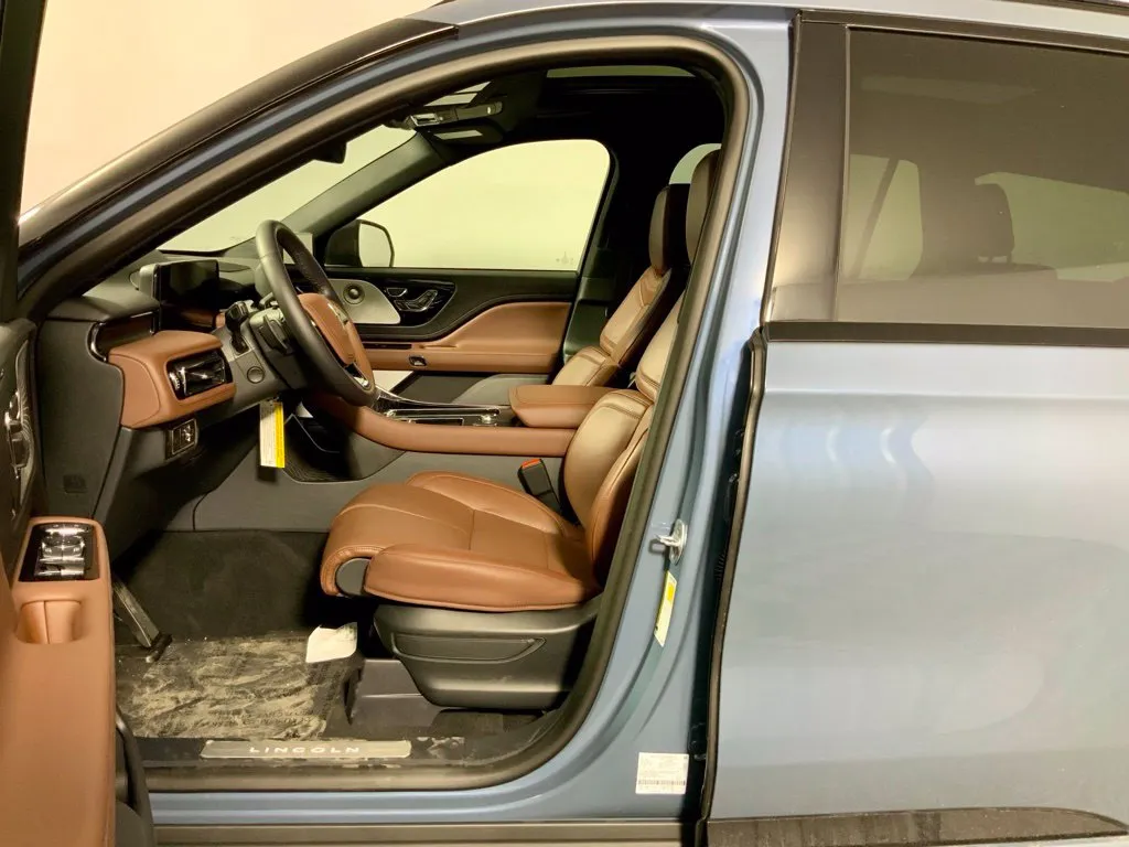Lincoln Aviator photo 21