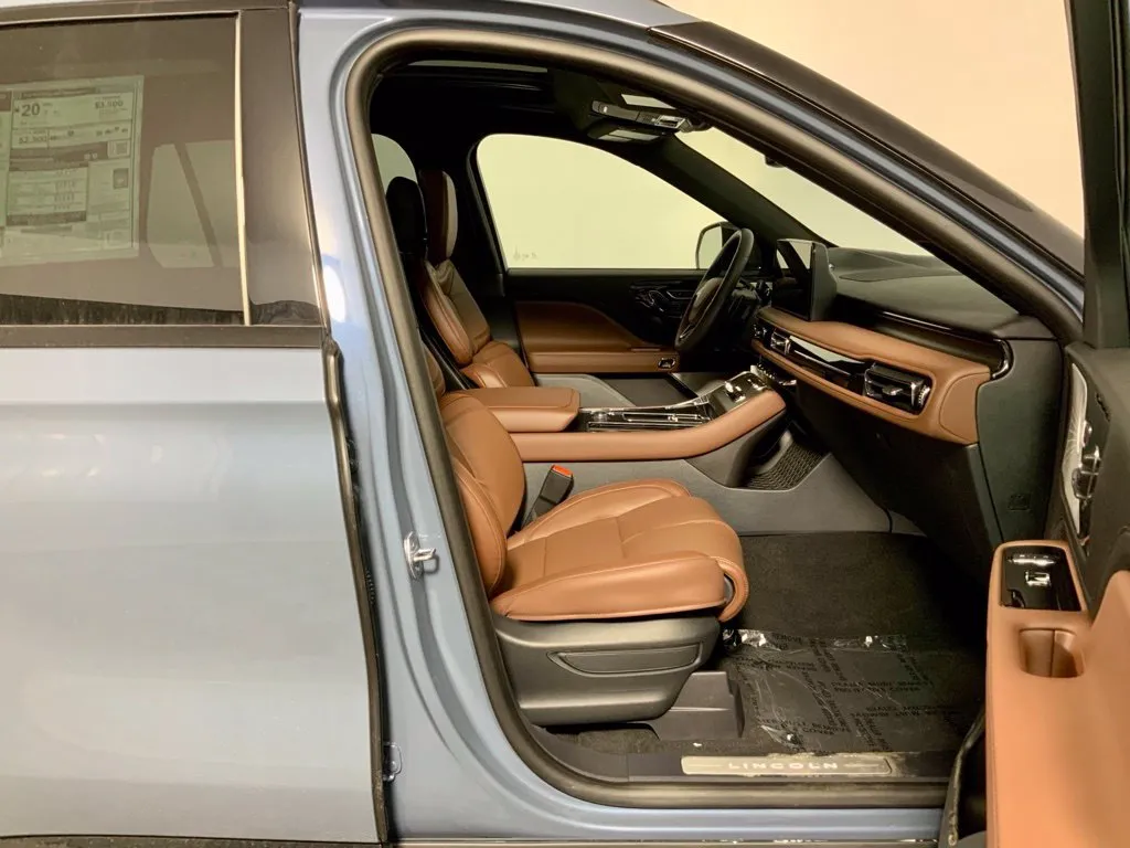 Lincoln Aviator photo 36