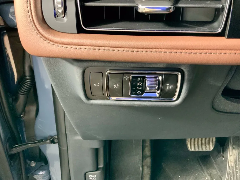 Lincoln Aviator photo 24
