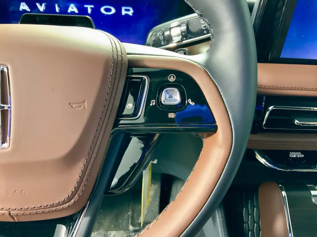 Lincoln Aviator photo 28
