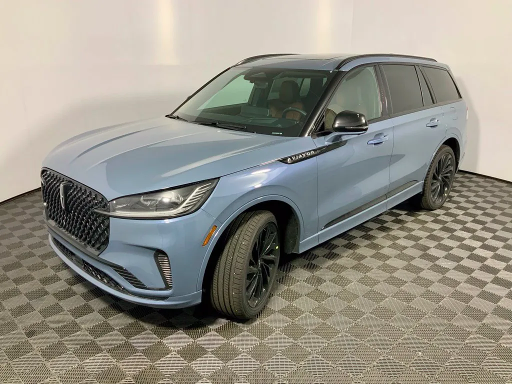 Lincoln Aviator photo 12
