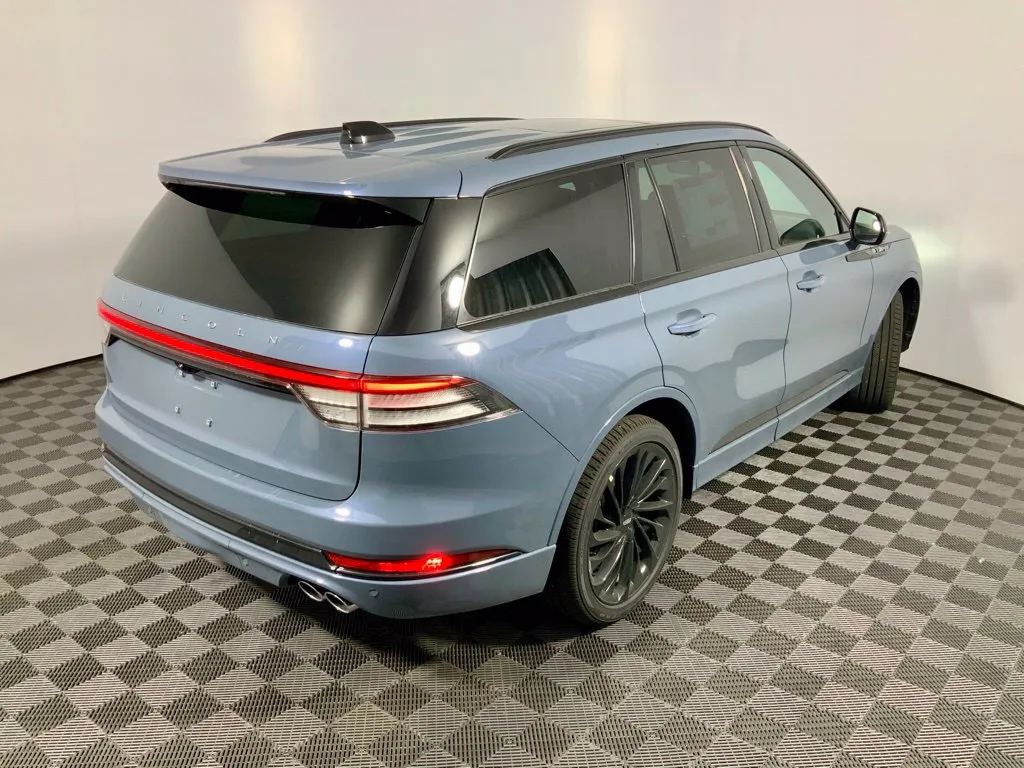 Lincoln Aviator photo 19