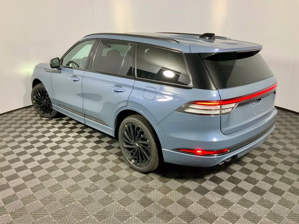 Lincoln Aviator photo 14