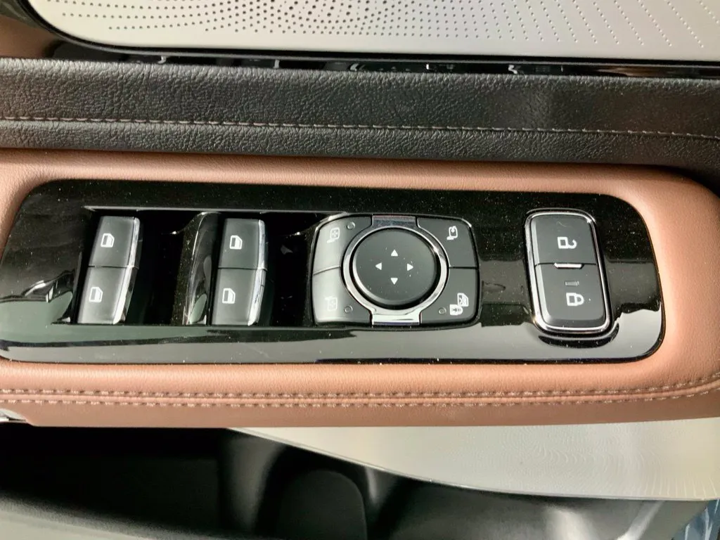 Lincoln Aviator photo 23