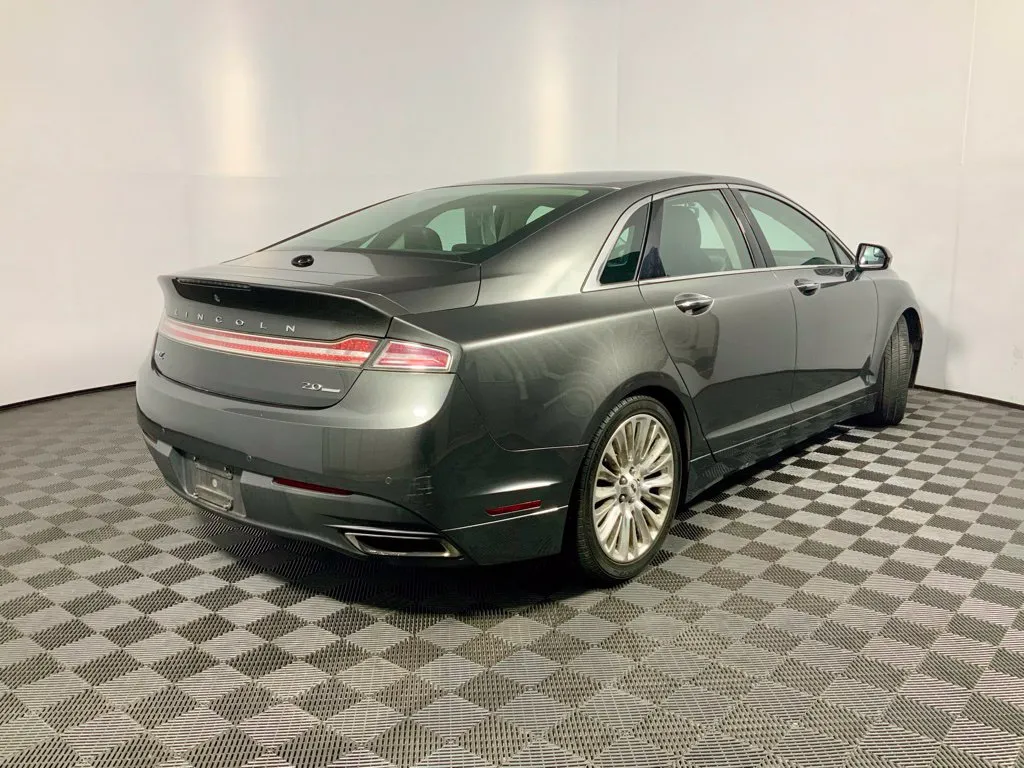 Lincoln MKZ photo 17