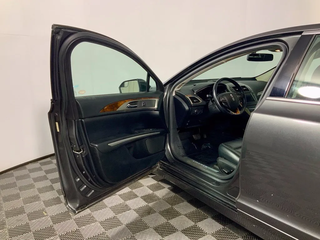 Lincoln MKZ photo 19
