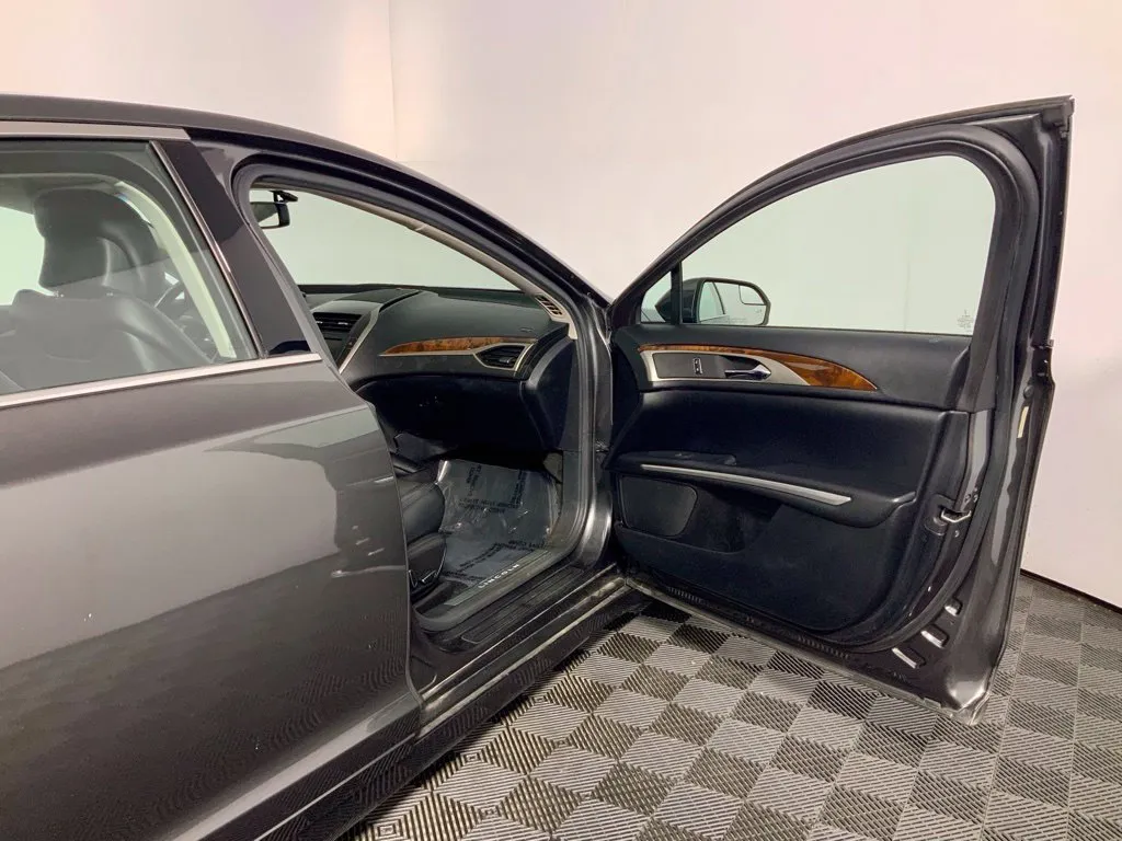 Lincoln MKZ photo 34