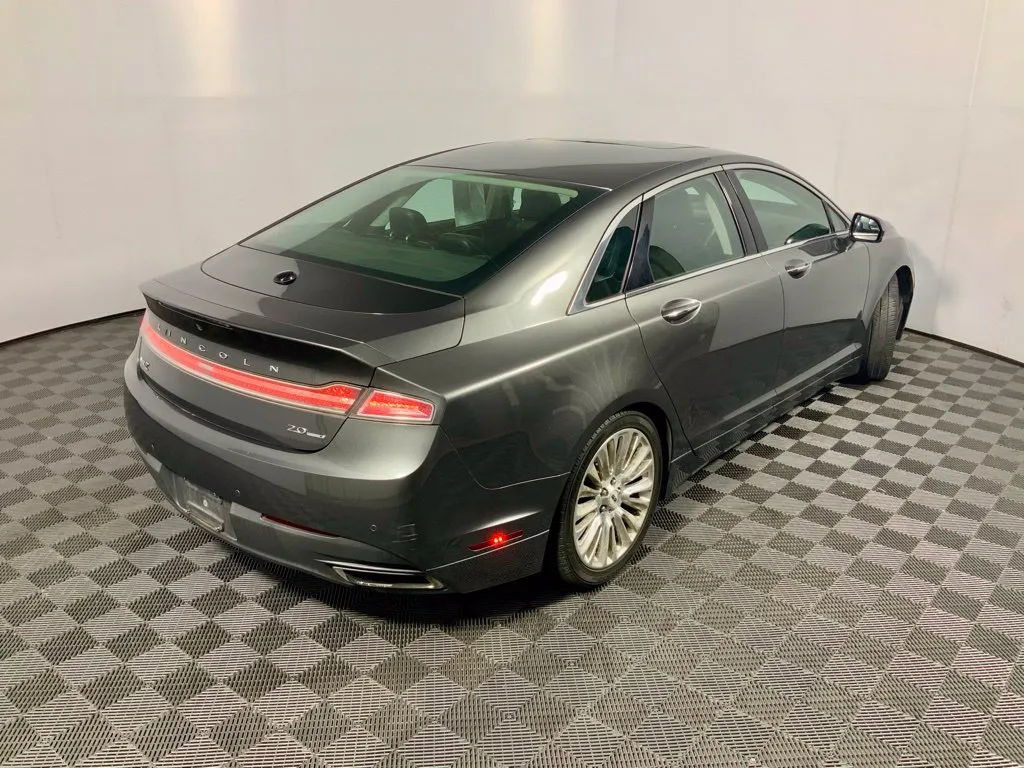 Lincoln MKZ photo 18