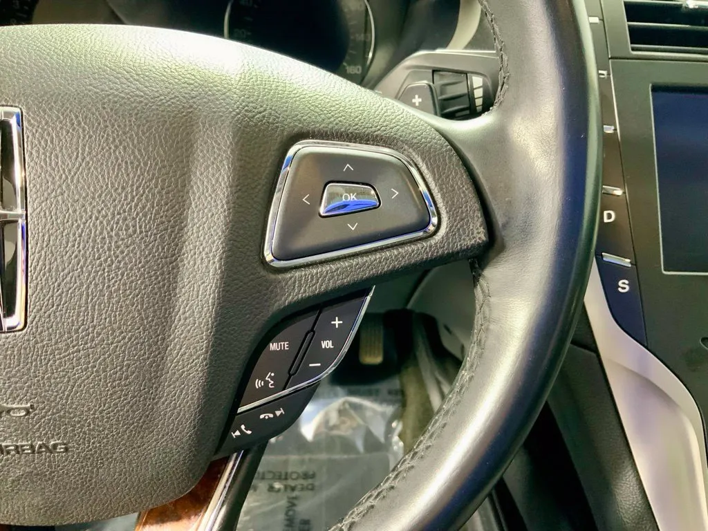 Lincoln MKZ photo 26