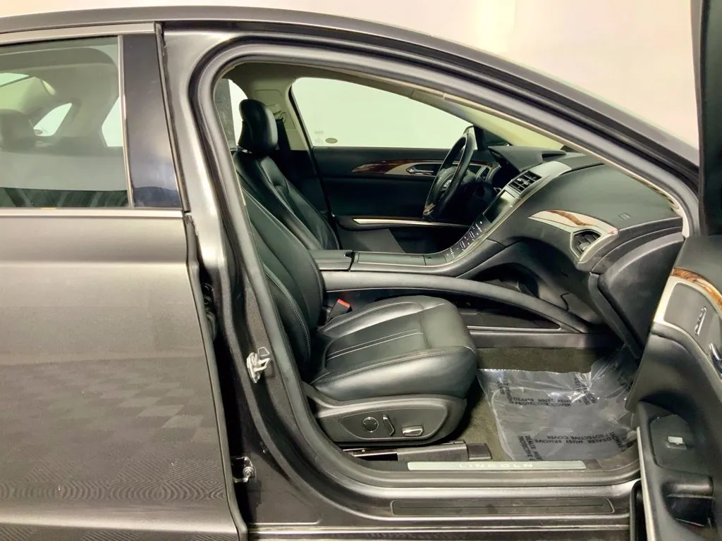 Lincoln MKZ photo 35
