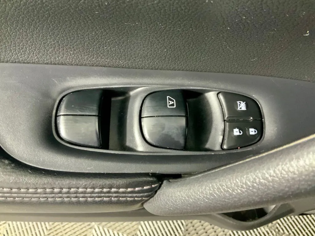 Nissan Rogue photo 19