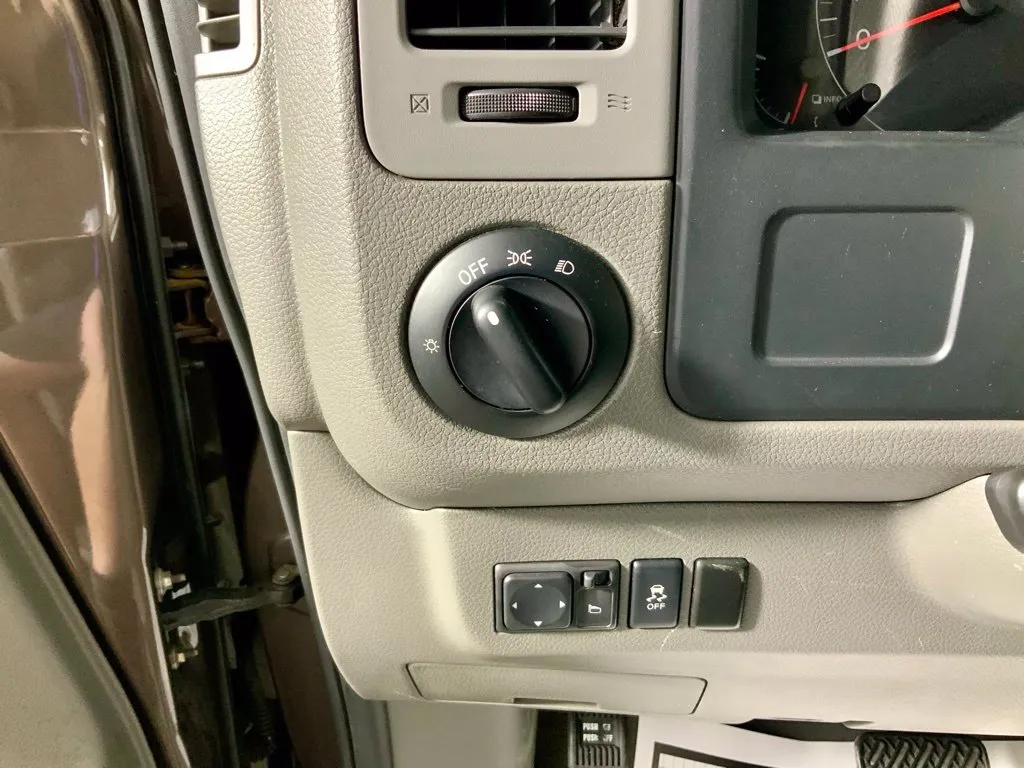 Nissan NV photo 23