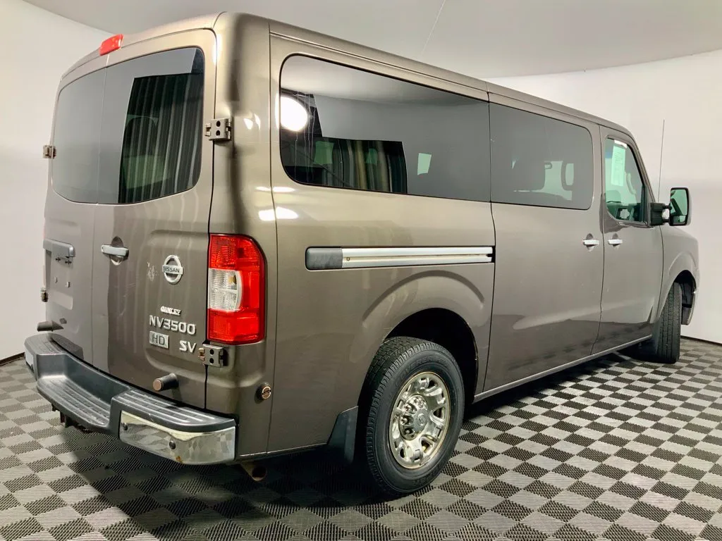 Nissan NV photo 17