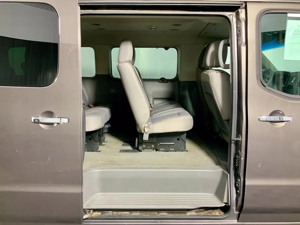 Nissan NV photo 30