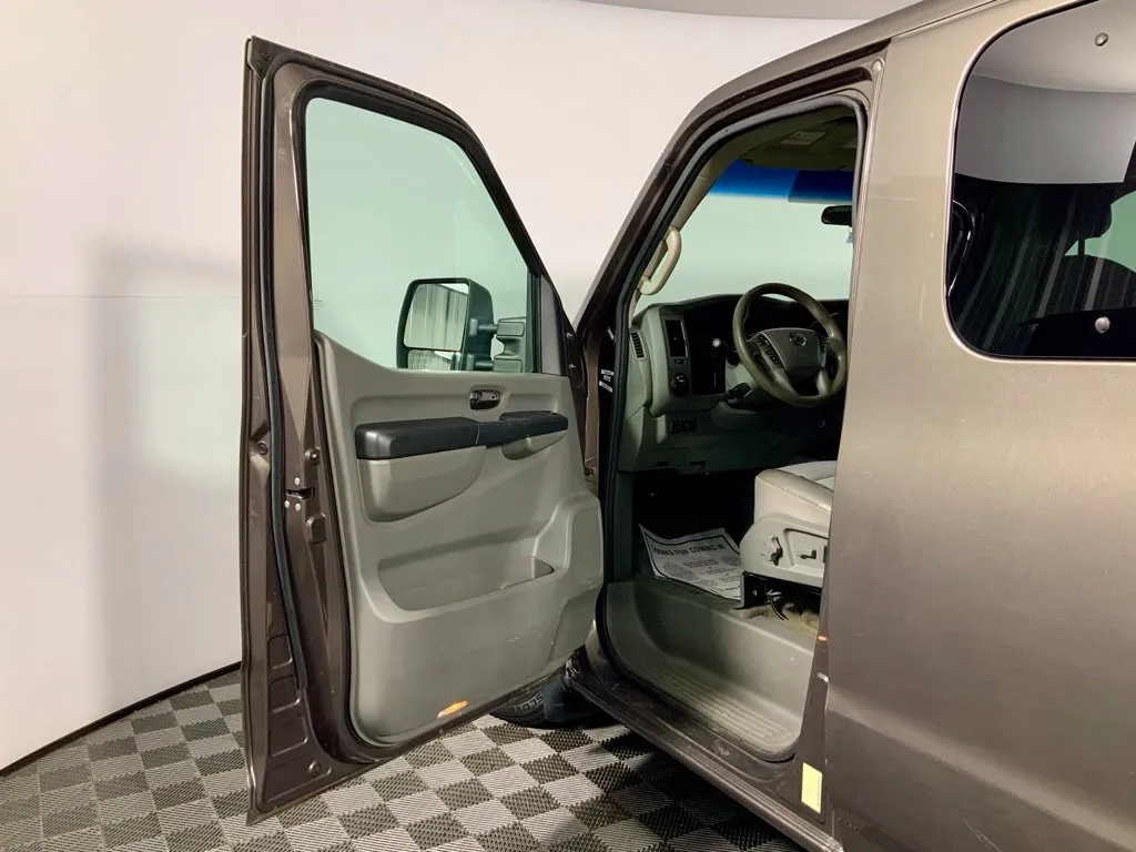 Nissan NV photo 19
