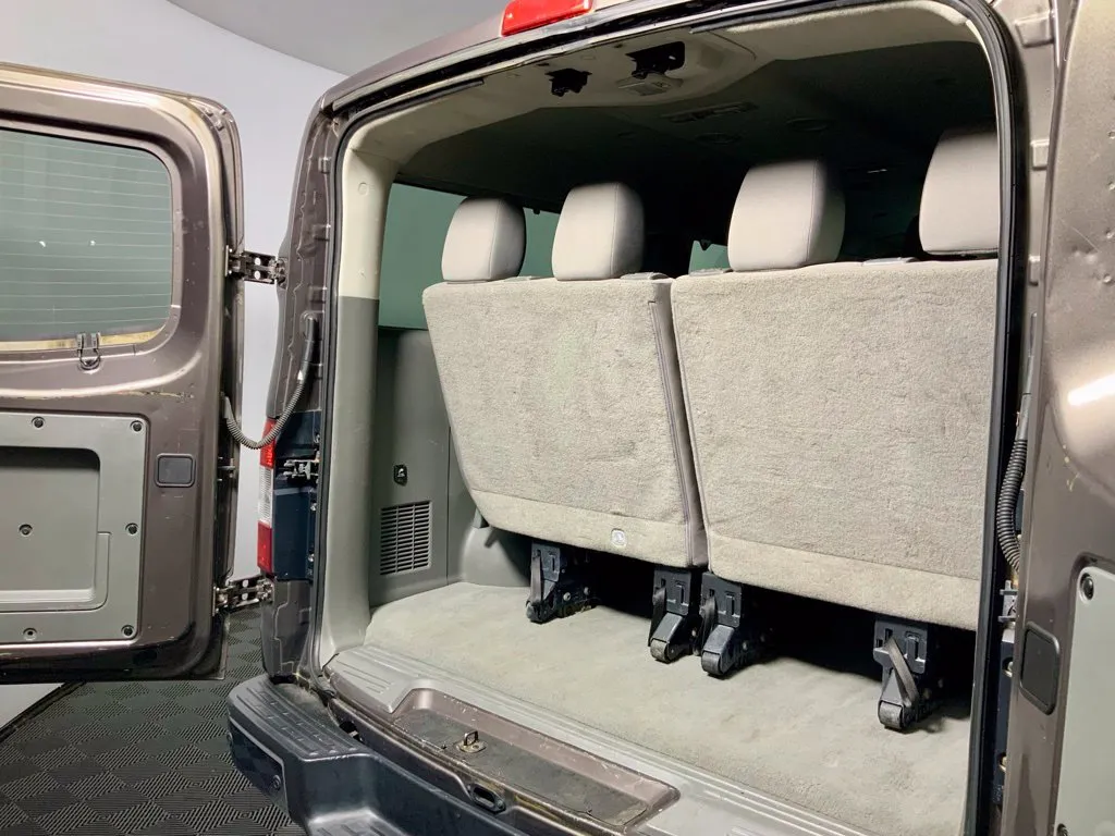 Nissan NV photo 16