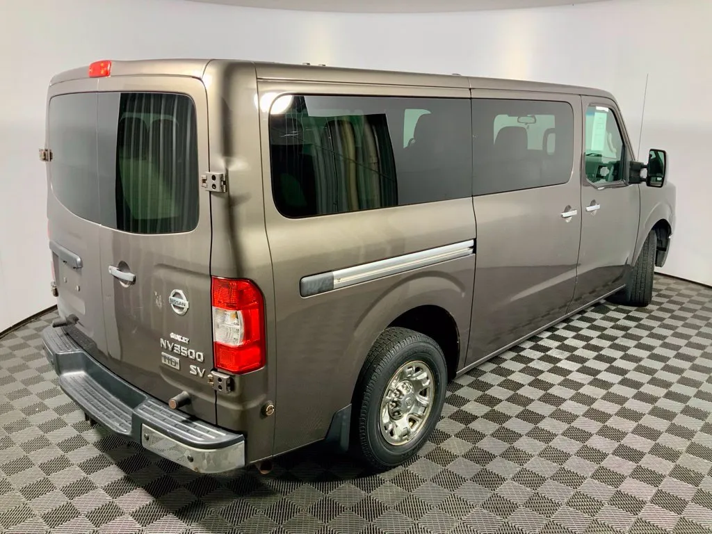 Nissan NV photo 18