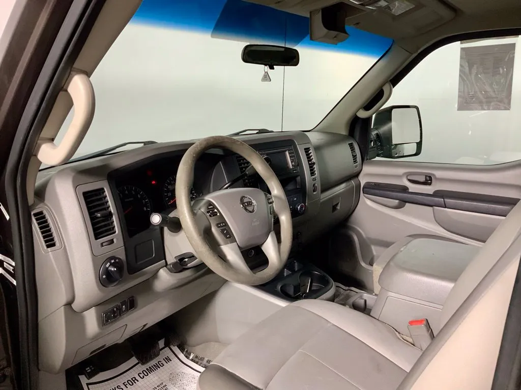 Nissan NV photo 21