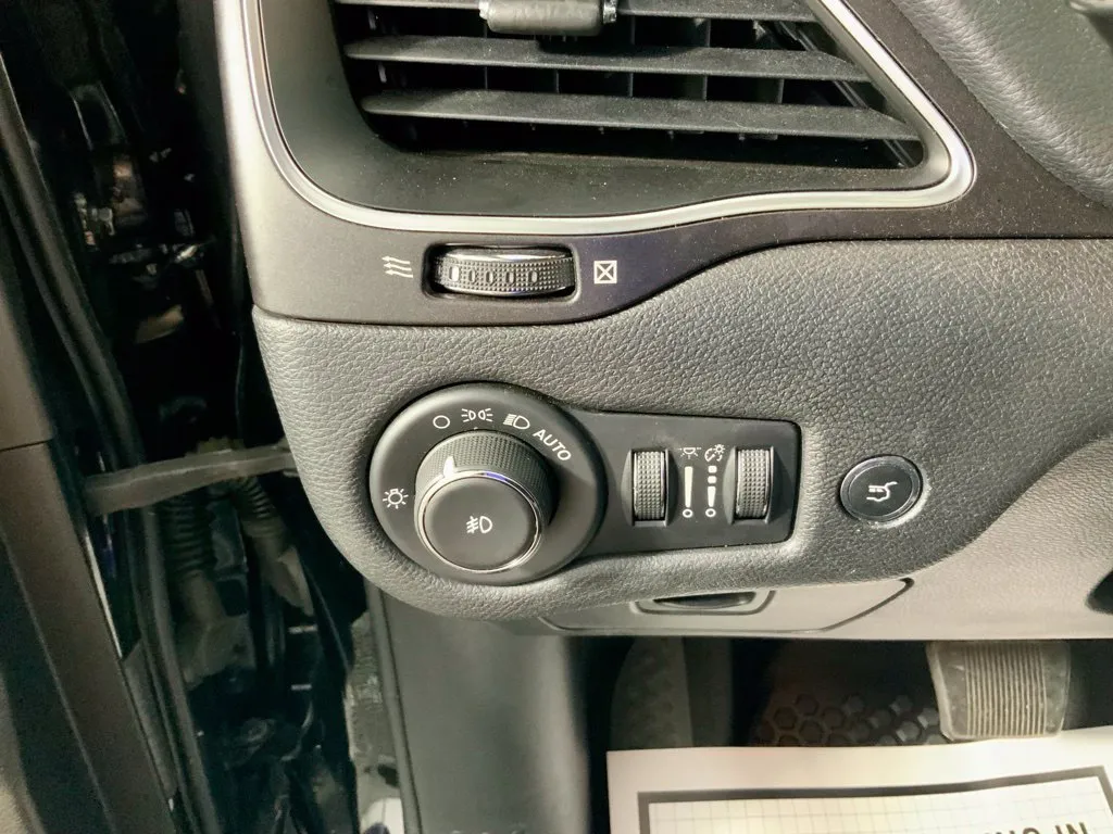 Jeep Cherokee photo 22