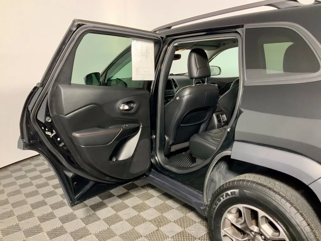 Jeep Cherokee photo 28