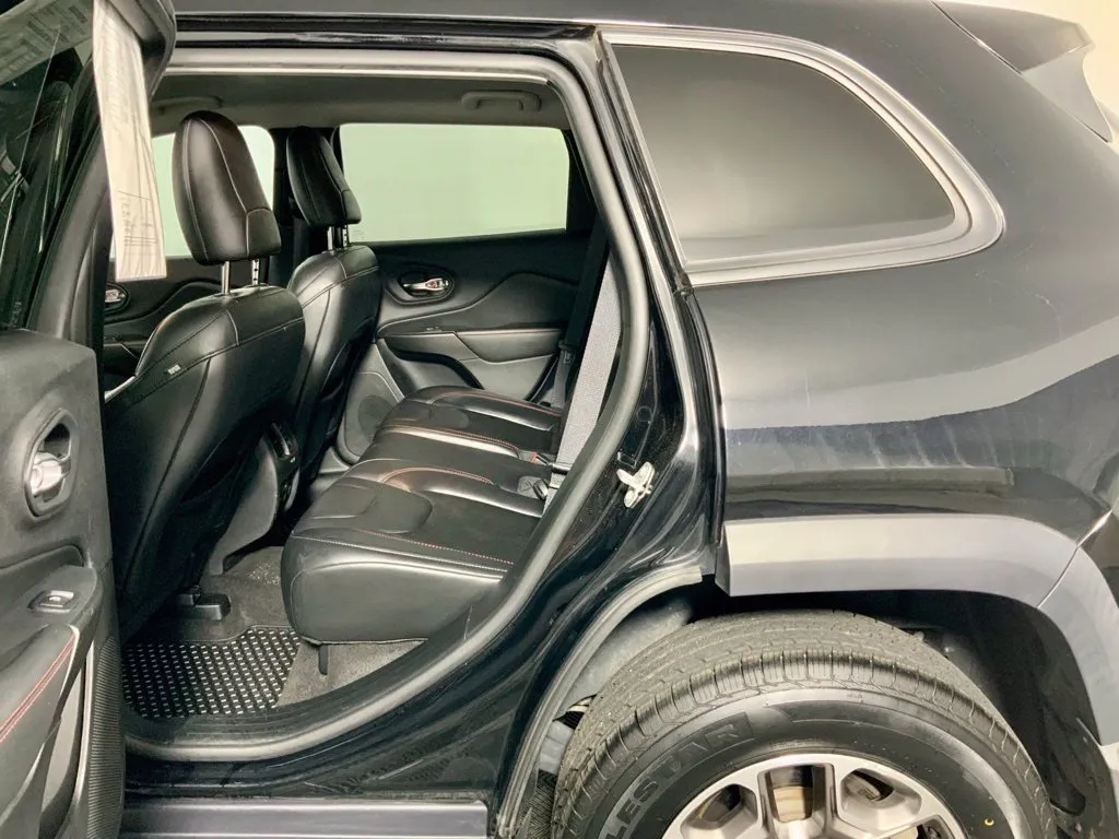 Jeep Cherokee photo 29
